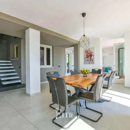 Maggiore View Lejlighed *