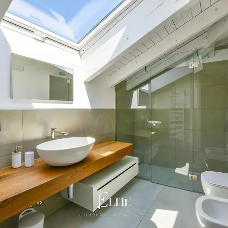 Maggiore View アパート メイナ